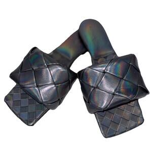 Bottega Veneta Women's Lido Woven Leather Slides Flat Oyster Sandals EU 39 US 9